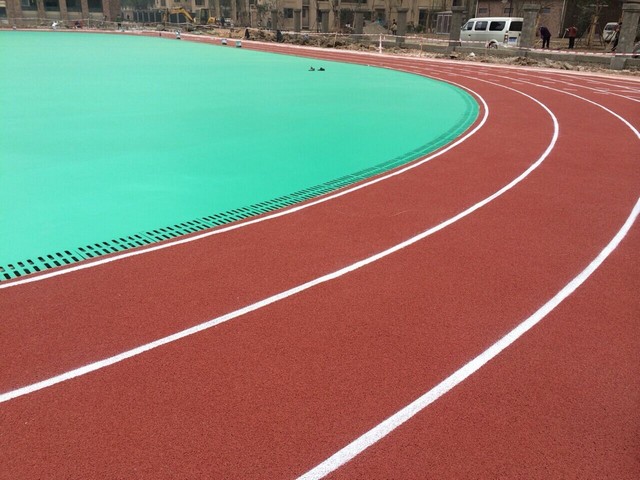 四招避免塑胶跑道胶面开裂