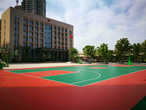 东海塑胶篮球场.jpg